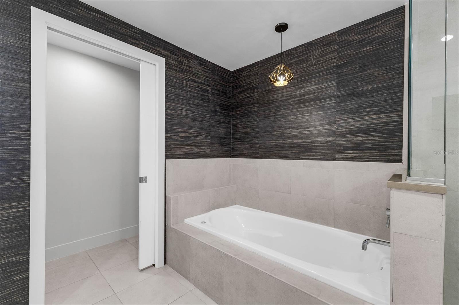 Image 34 of 53 For 260 Osceola Avenue 607