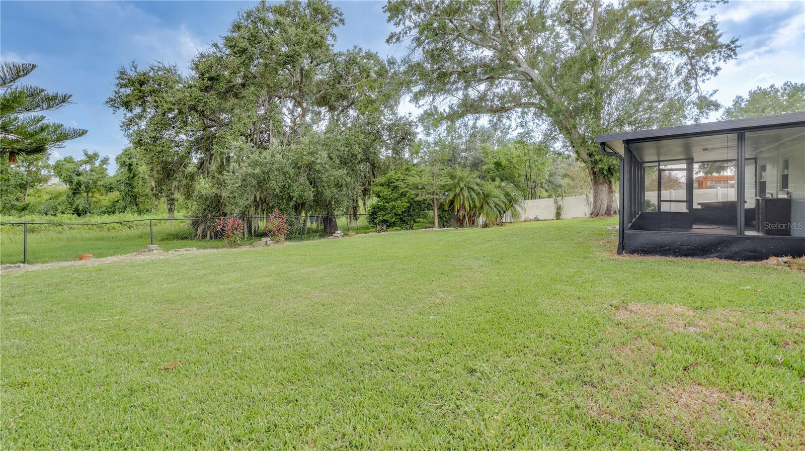 Image 10 of 45 For 517 Garden Heights Drive