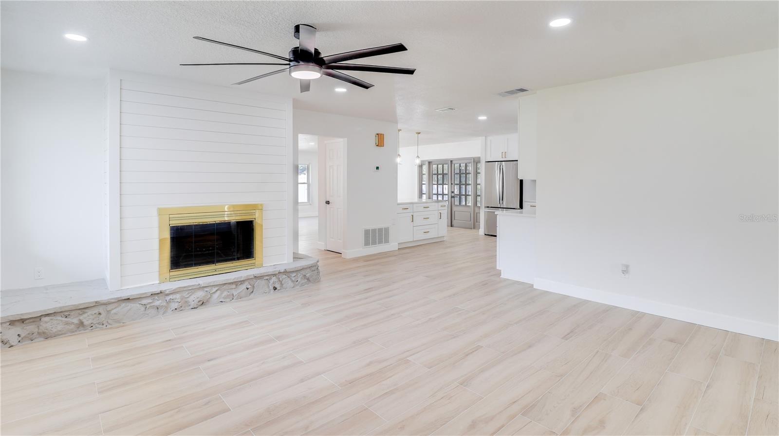 Image 3 of 45 For 517 Garden Heights Drive