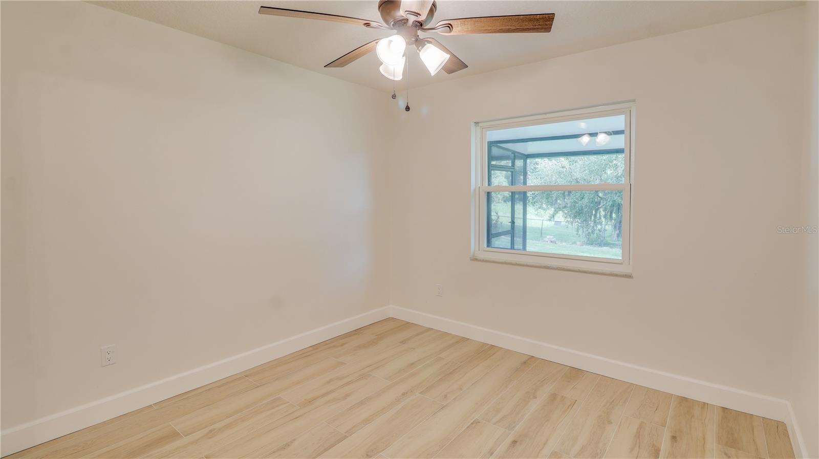 Image 32 of 45 For 517 Garden Heights Drive