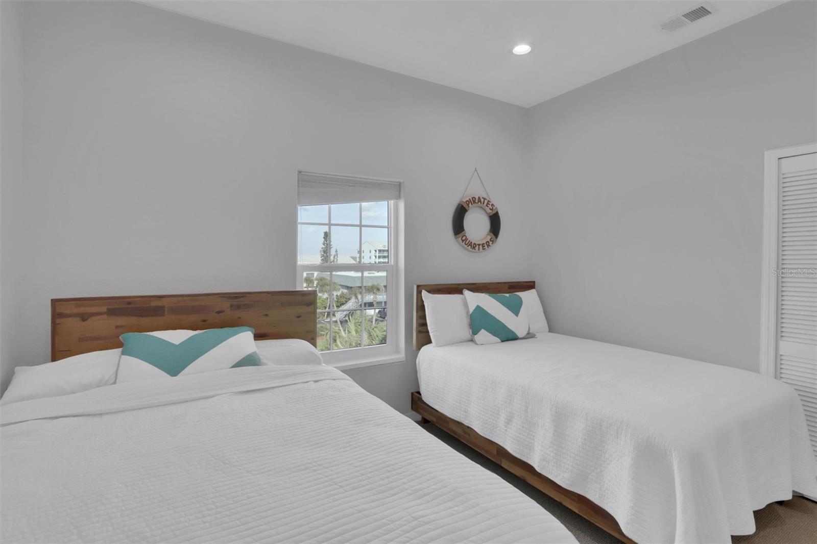 Image 17 of 39 For 6612 Atlantic Avenue 2050