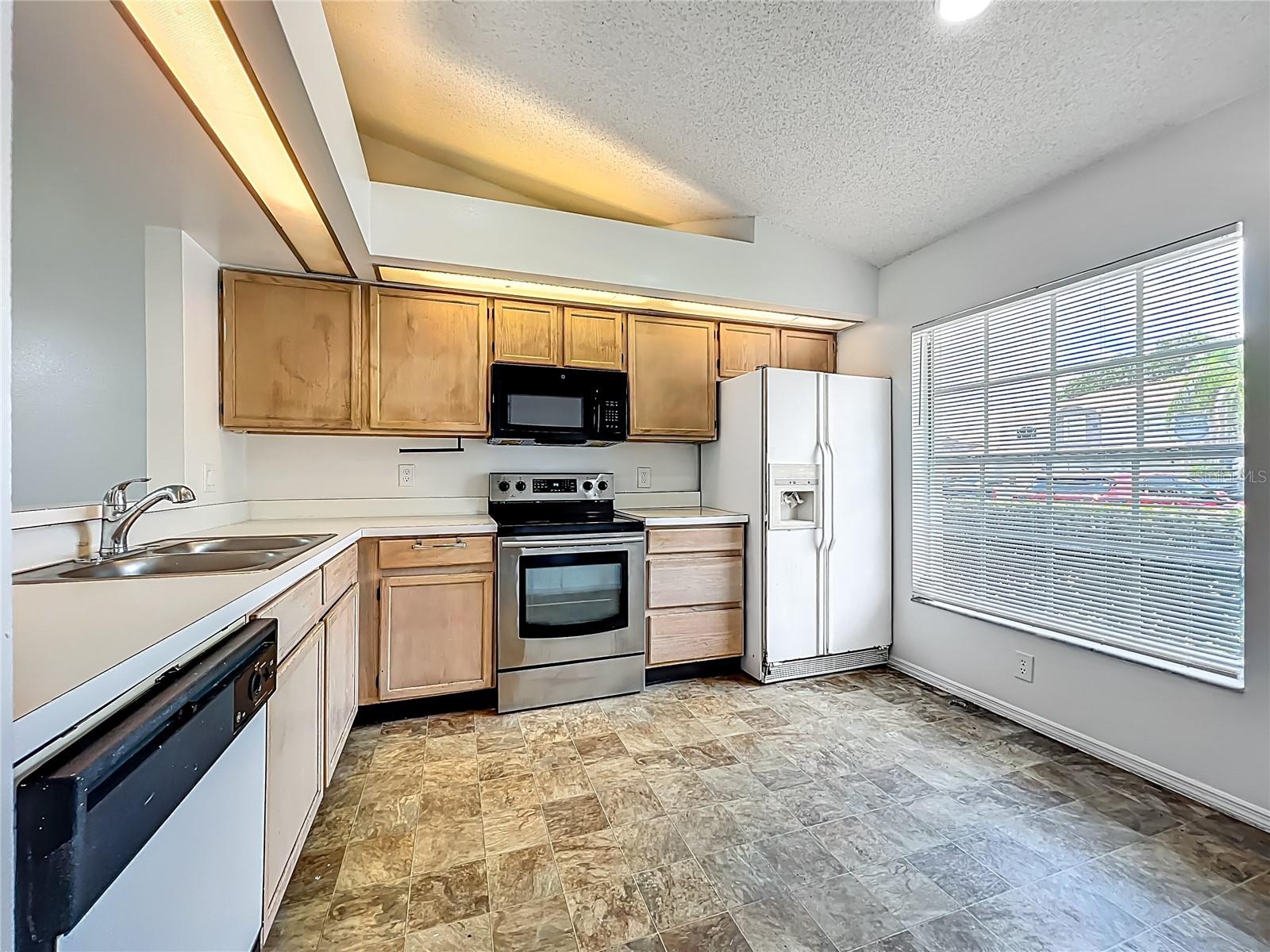 Image 6 of 19 For 14851 Laguna Beach Circle