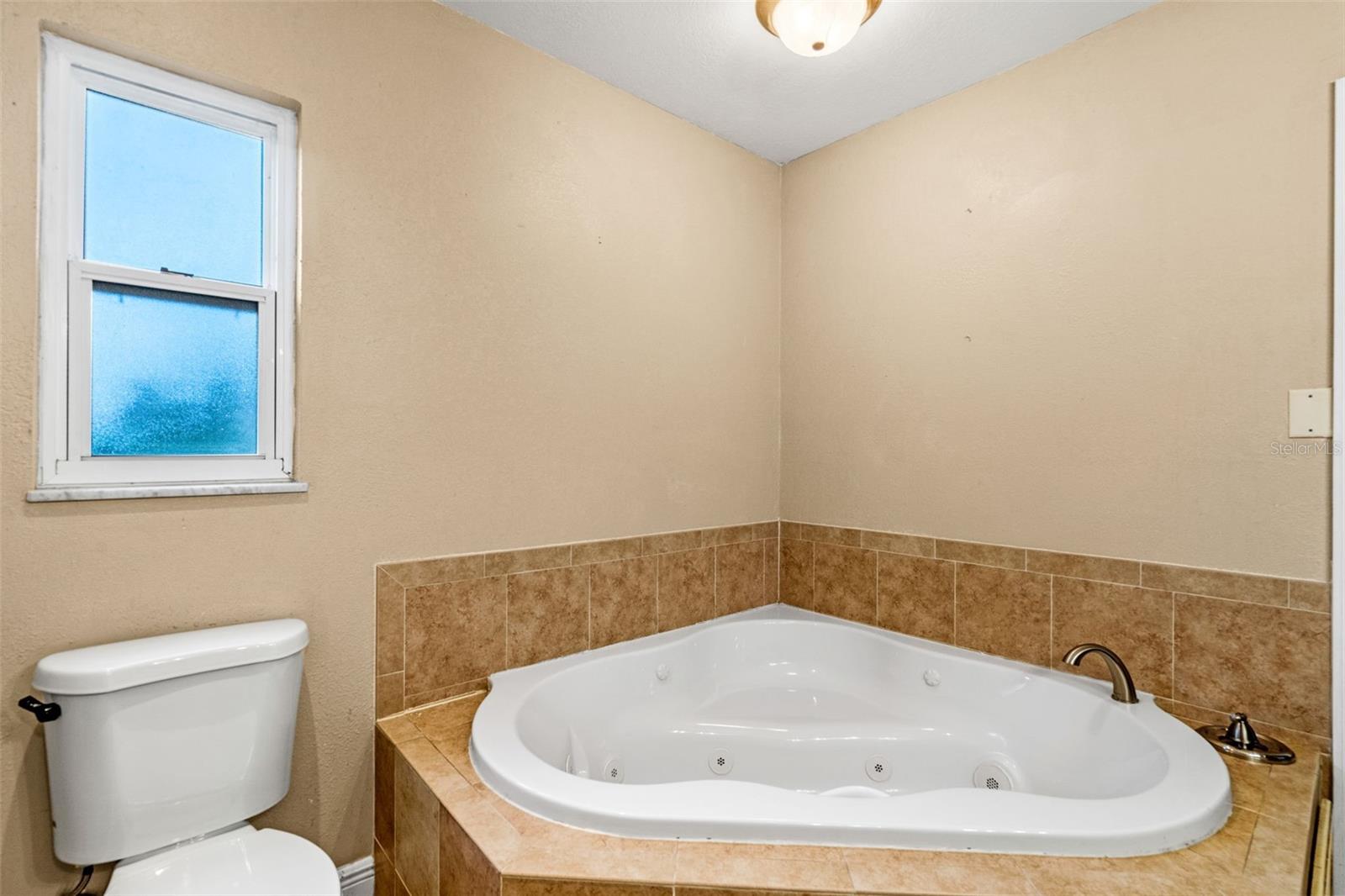 Image 16 of 35 For 736 Forest Glen Court