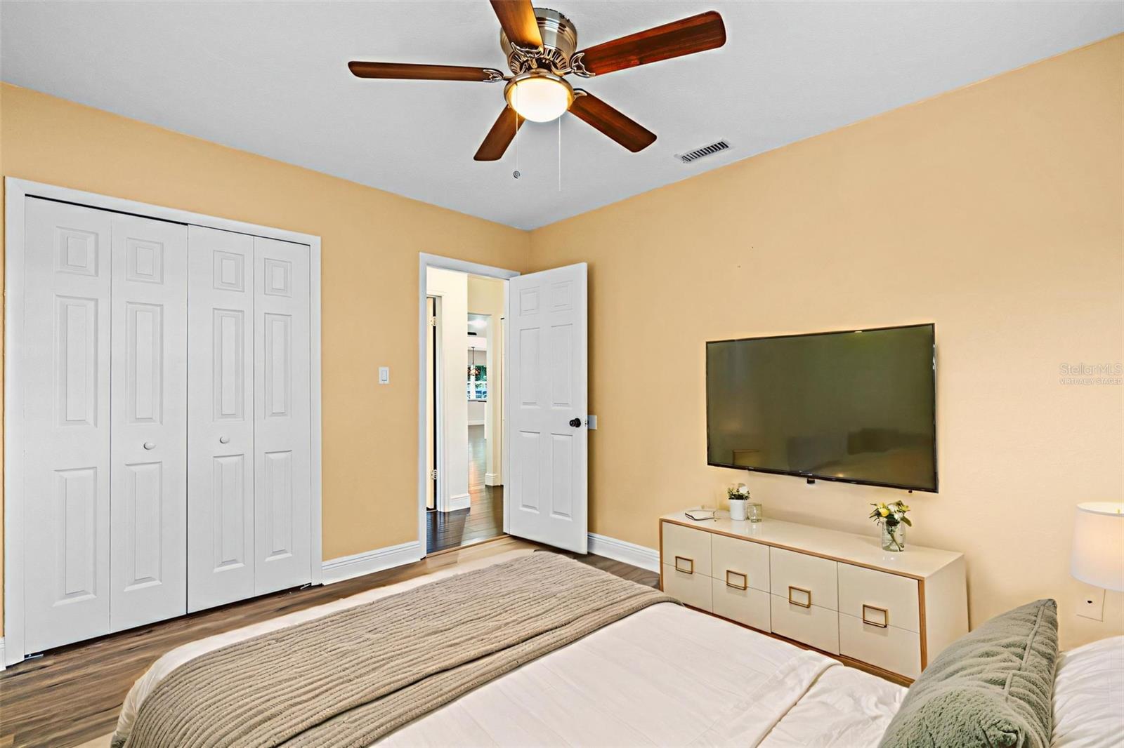 Image 23 of 35 For 736 Forest Glen Court