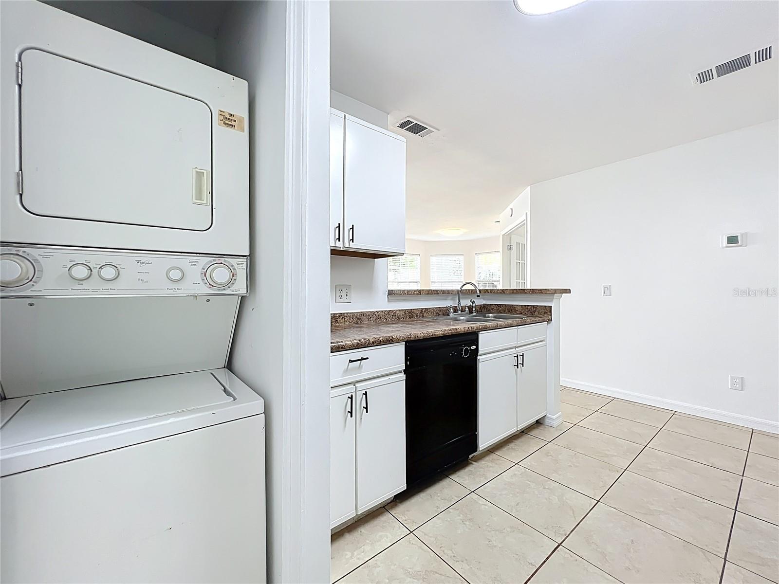 Image 14 of 41 For 645 Stafford Terrace 163