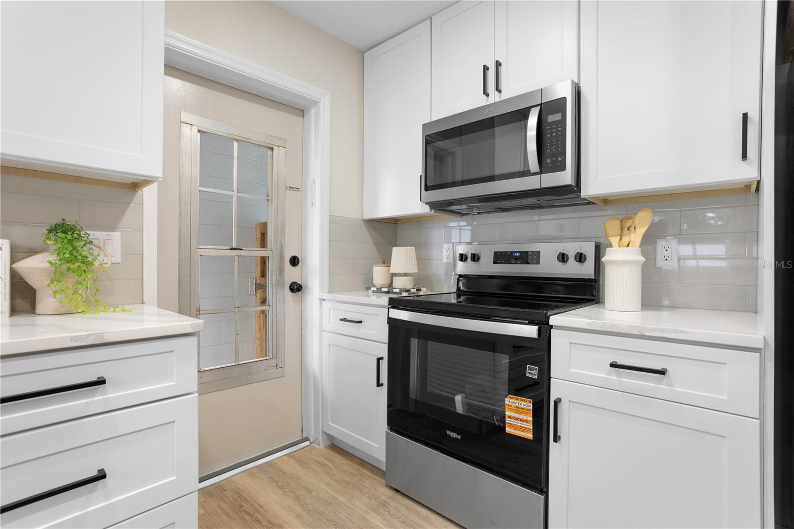 Image 11 of 37 For 742 Canovia Avenue