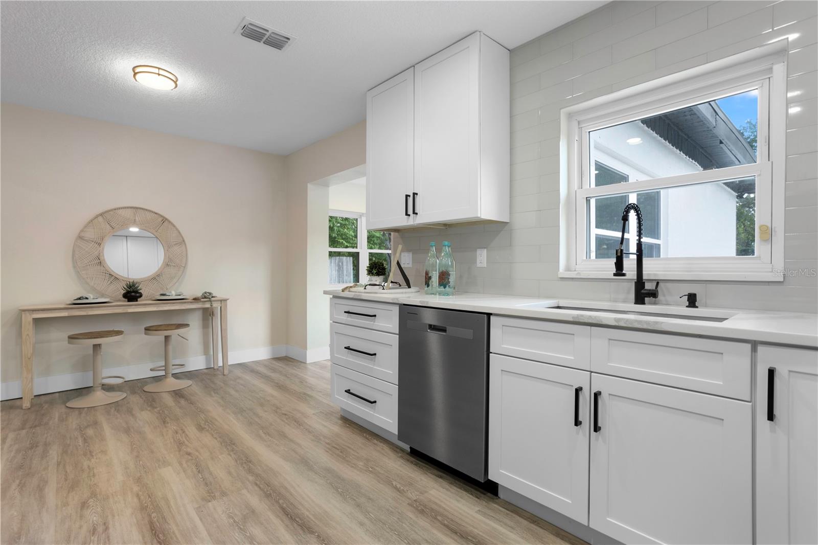 Image 12 of 37 For 742 Canovia Avenue