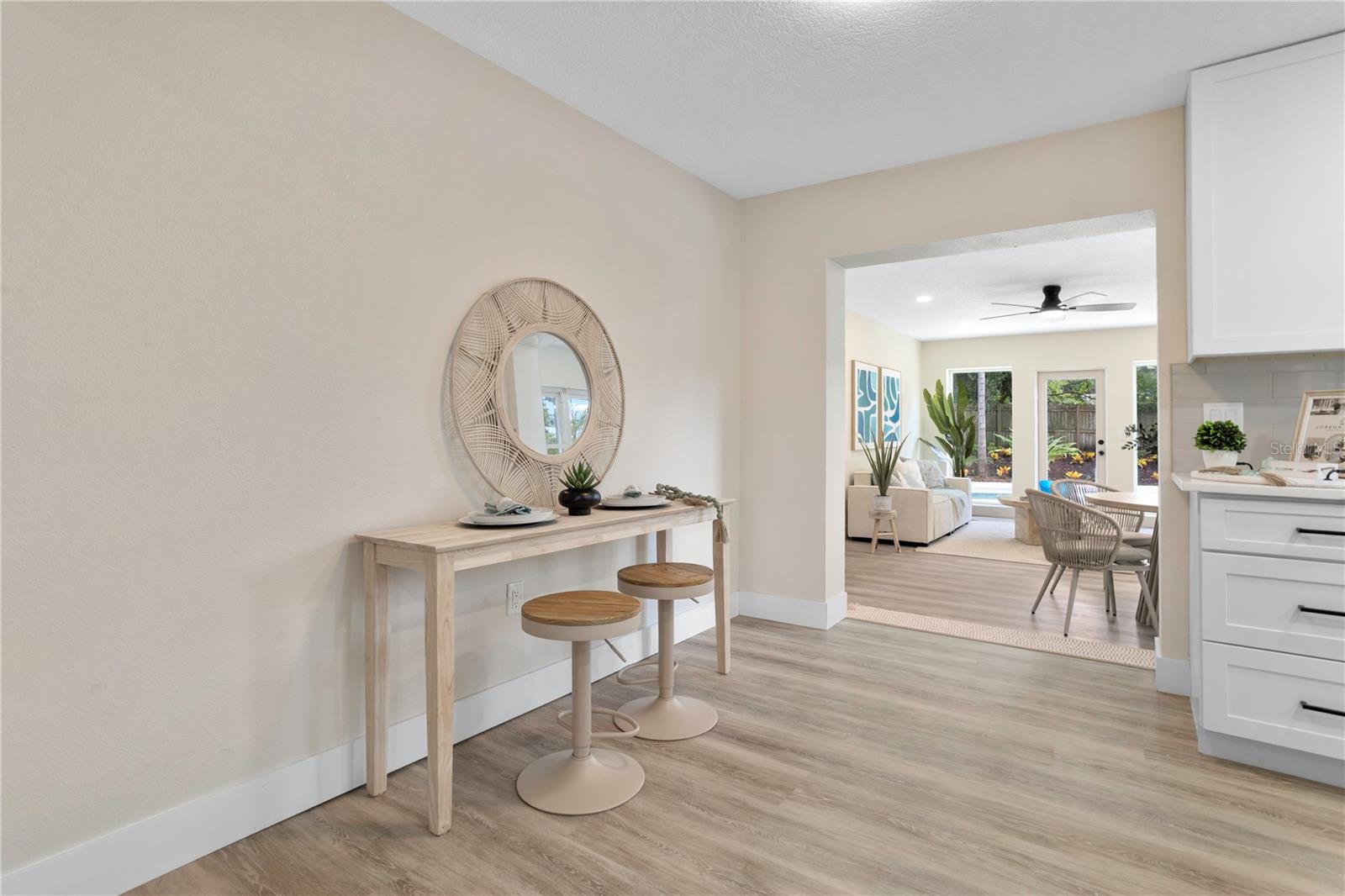 Image 13 of 37 For 742 Canovia Avenue
