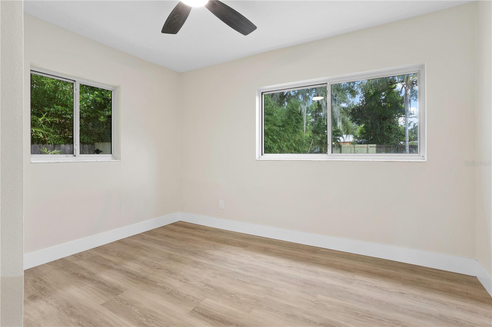 Image 19 of 37 For 742 Canovia Avenue
