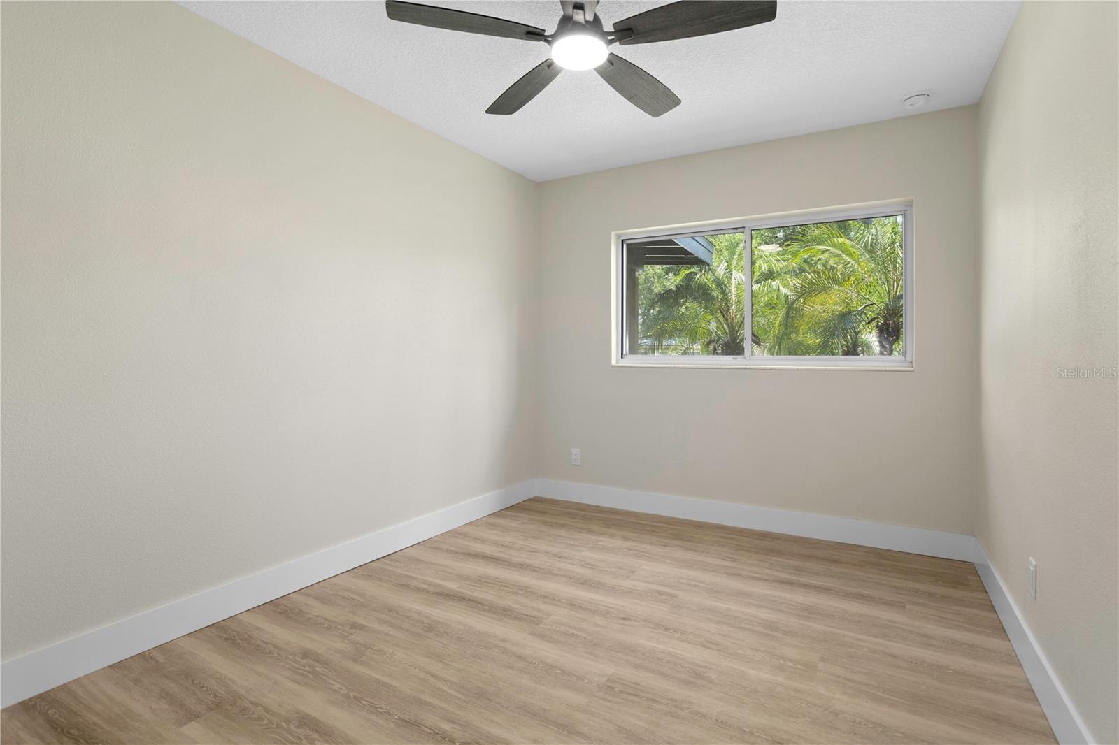 Image 24 of 37 For 742 Canovia Avenue