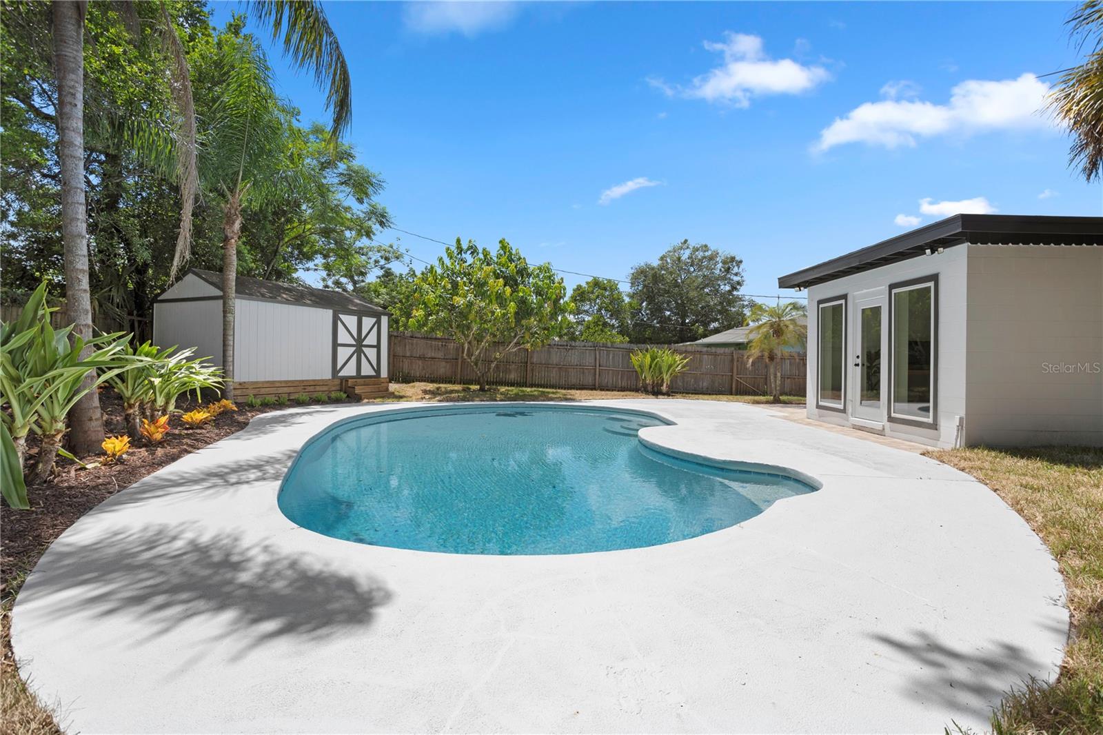 Image 27 of 37 For 742 Canovia Avenue