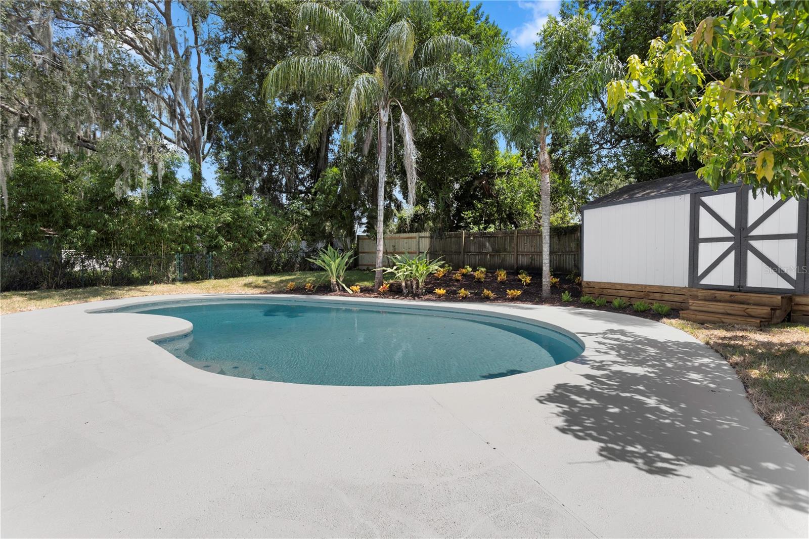 Image 28 of 37 For 742 Canovia Avenue