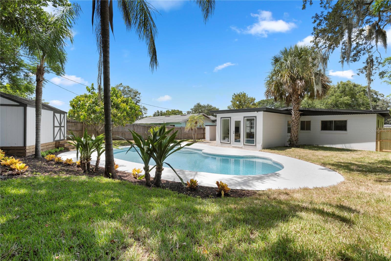 Image 30 of 37 For 742 Canovia Avenue