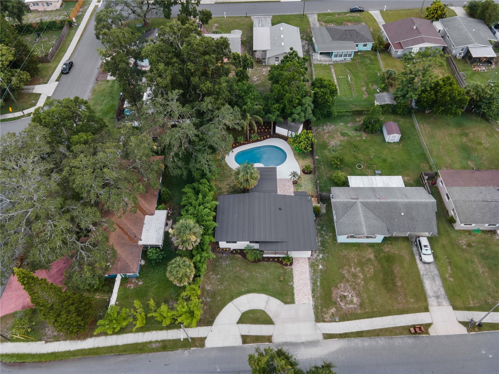 Image 31 of 37 For 742 Canovia Avenue