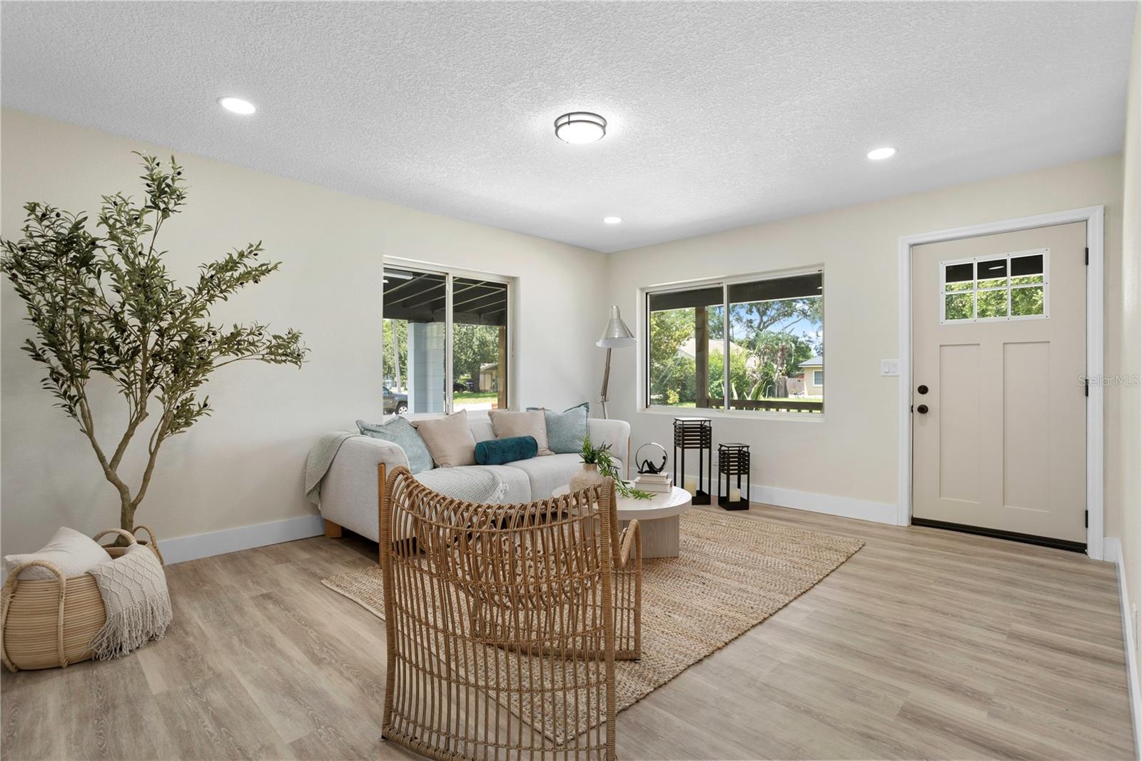 Image 4 of 37 For 742 Canovia Avenue