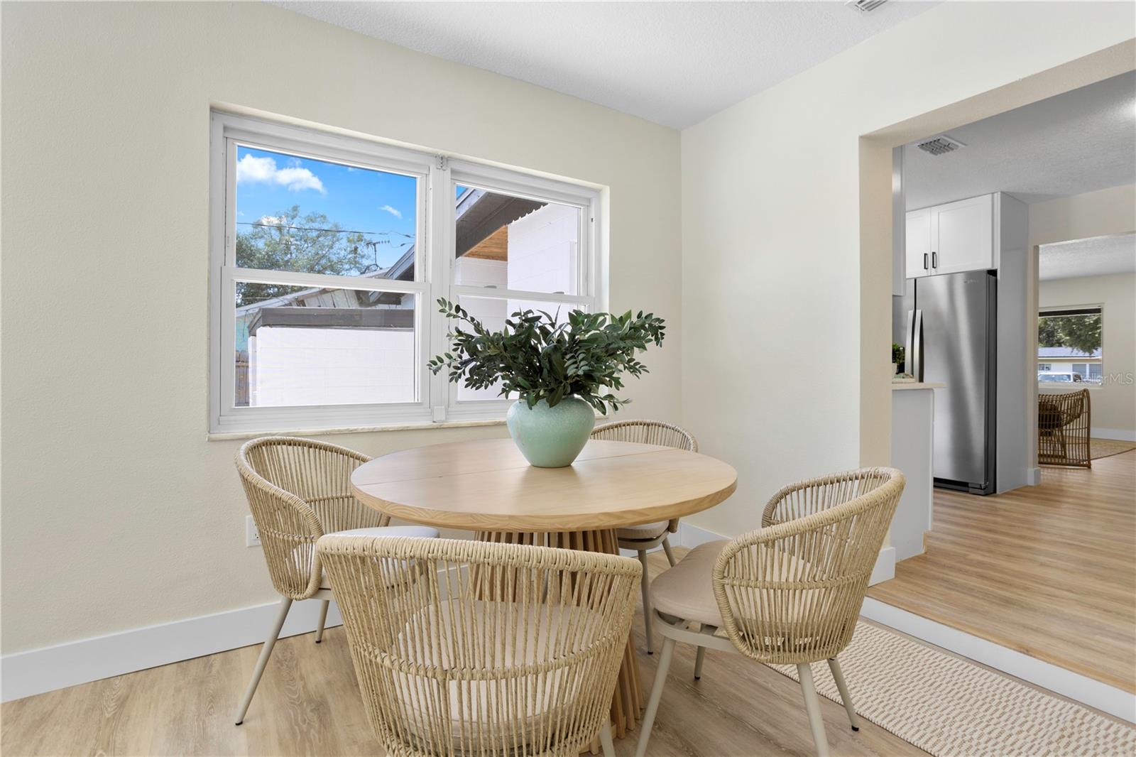 Image 5 of 37 For 742 Canovia Avenue
