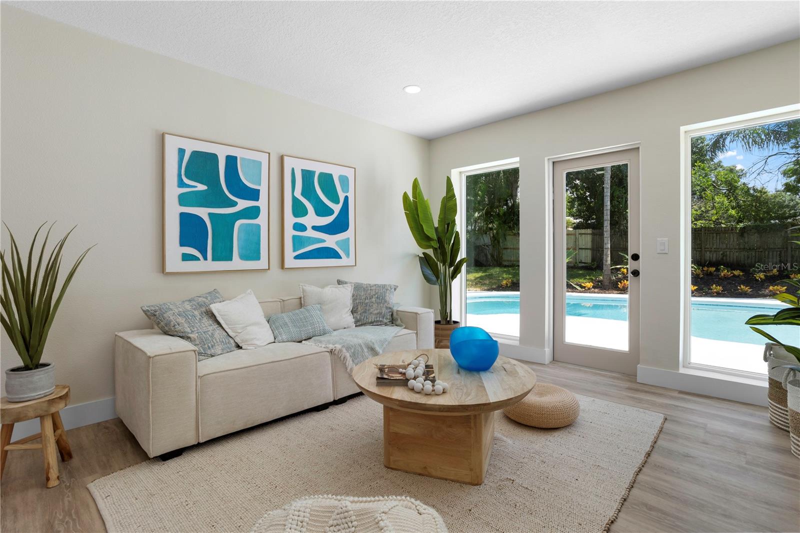 Image 8 of 37 For 742 Canovia Avenue