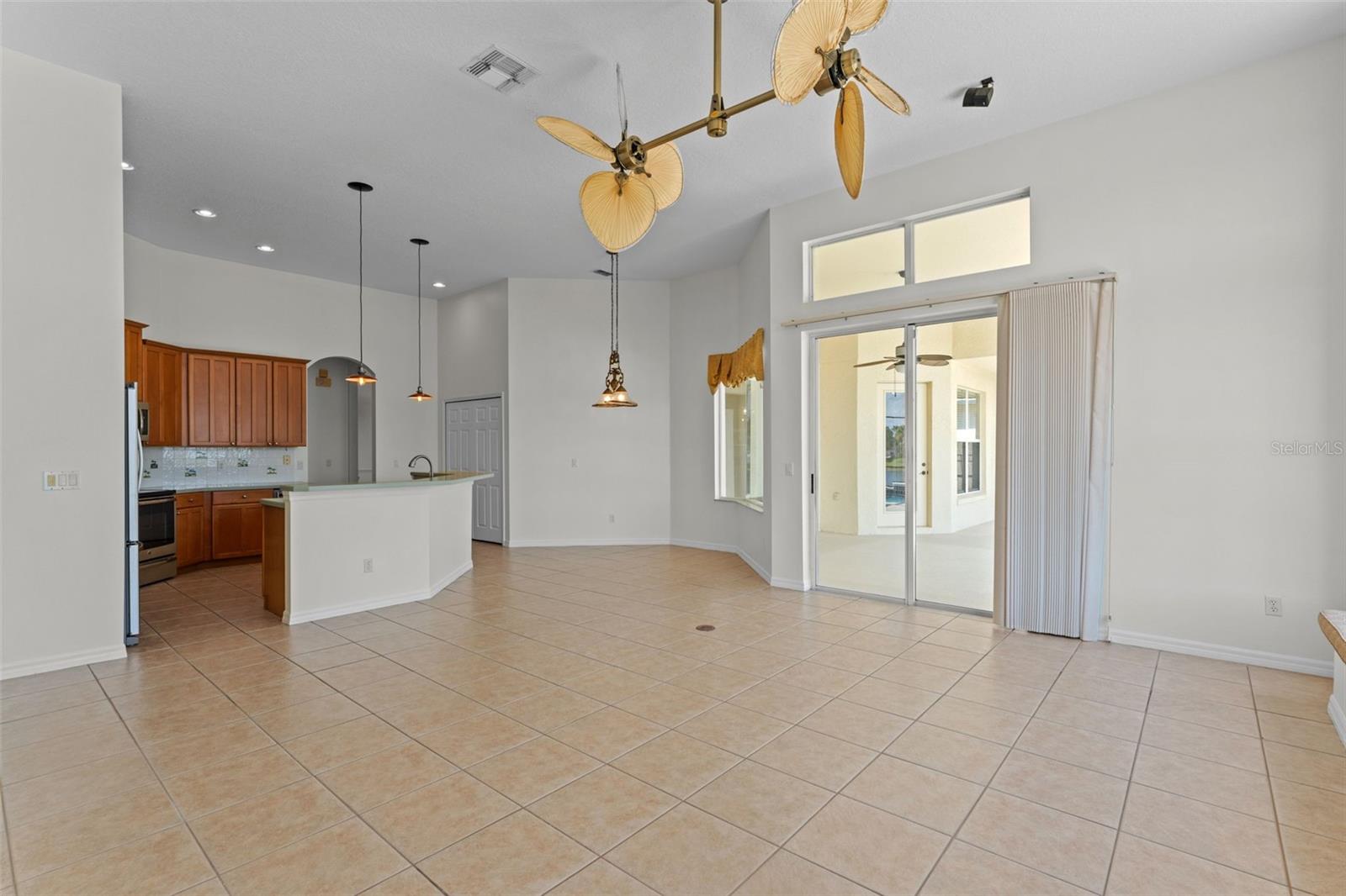 Image 10 of 34 For 13328 Paloma Drive