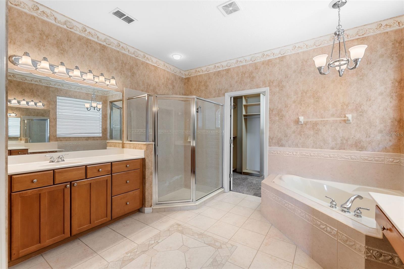 Image 14 of 34 For 13328 Paloma Drive