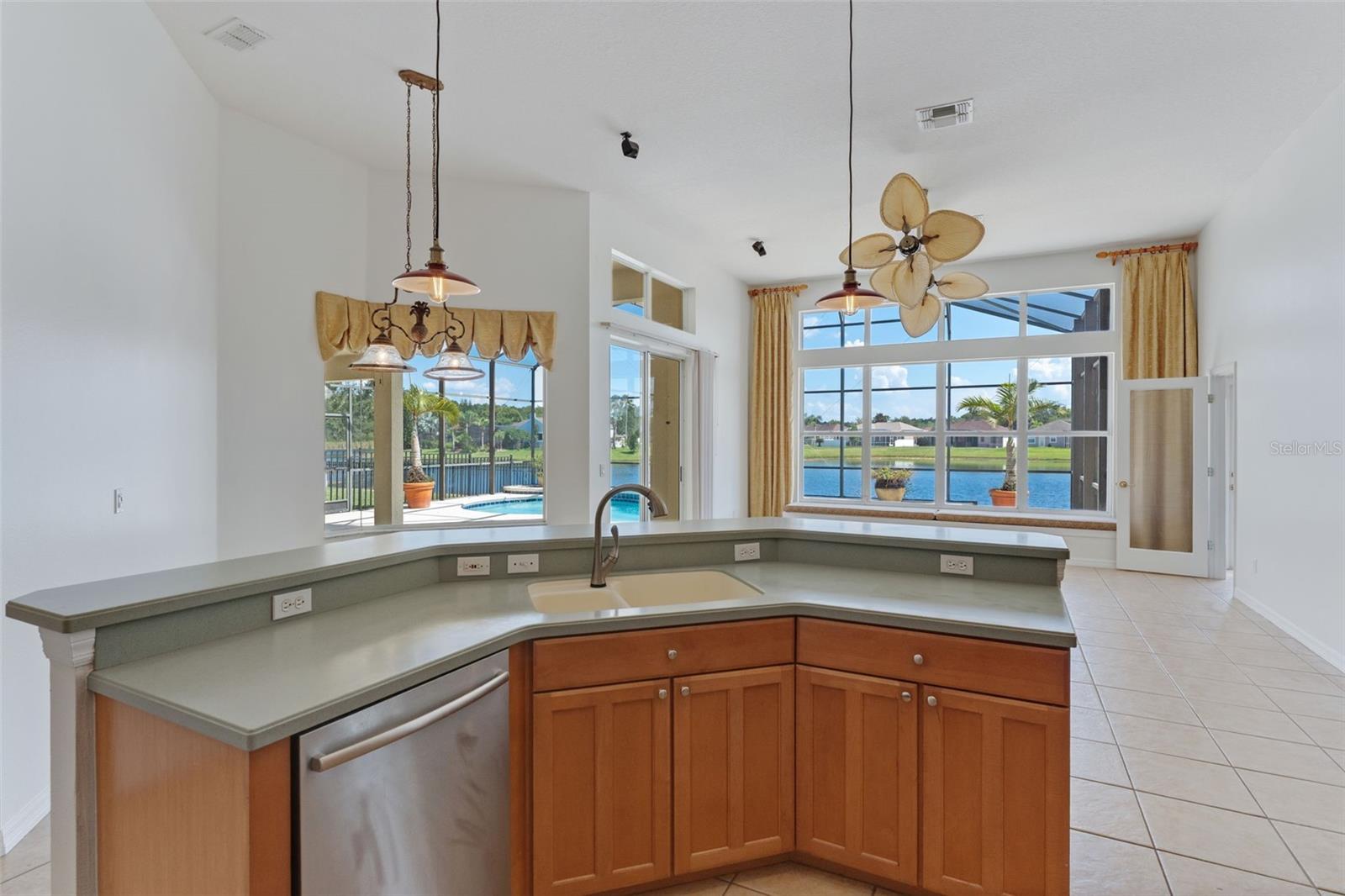 Image 7 of 34 For 13328 Paloma Drive