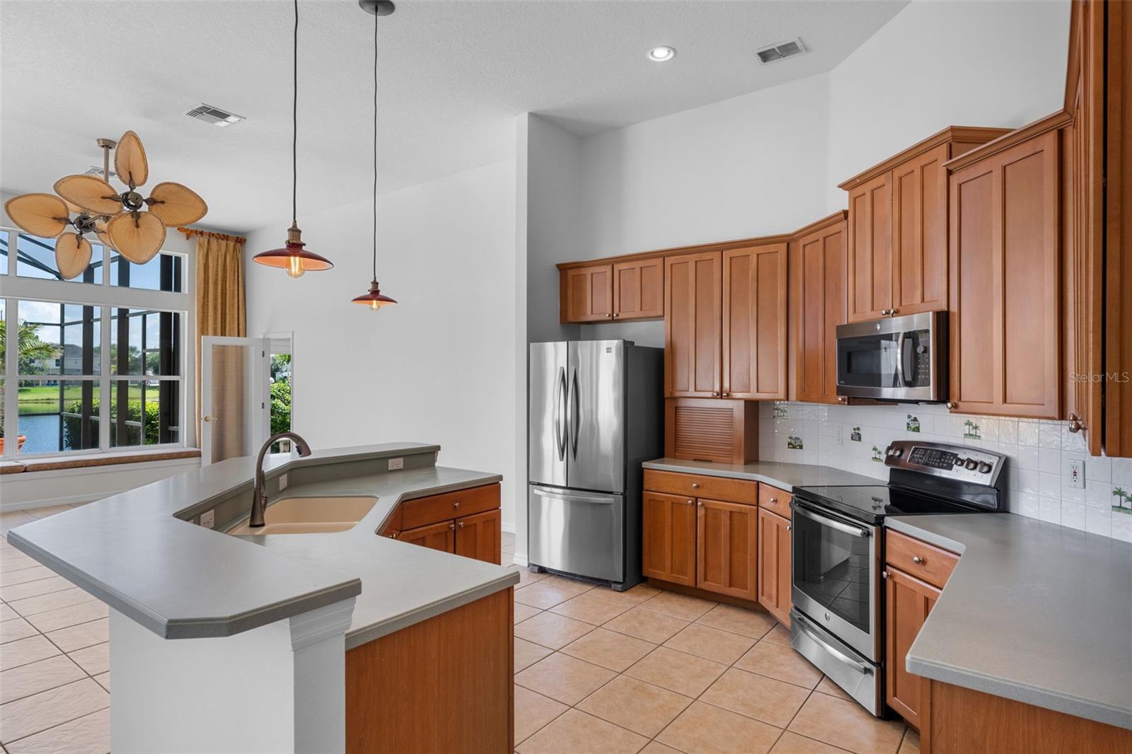 Image 8 of 34 For 13328 Paloma Drive
