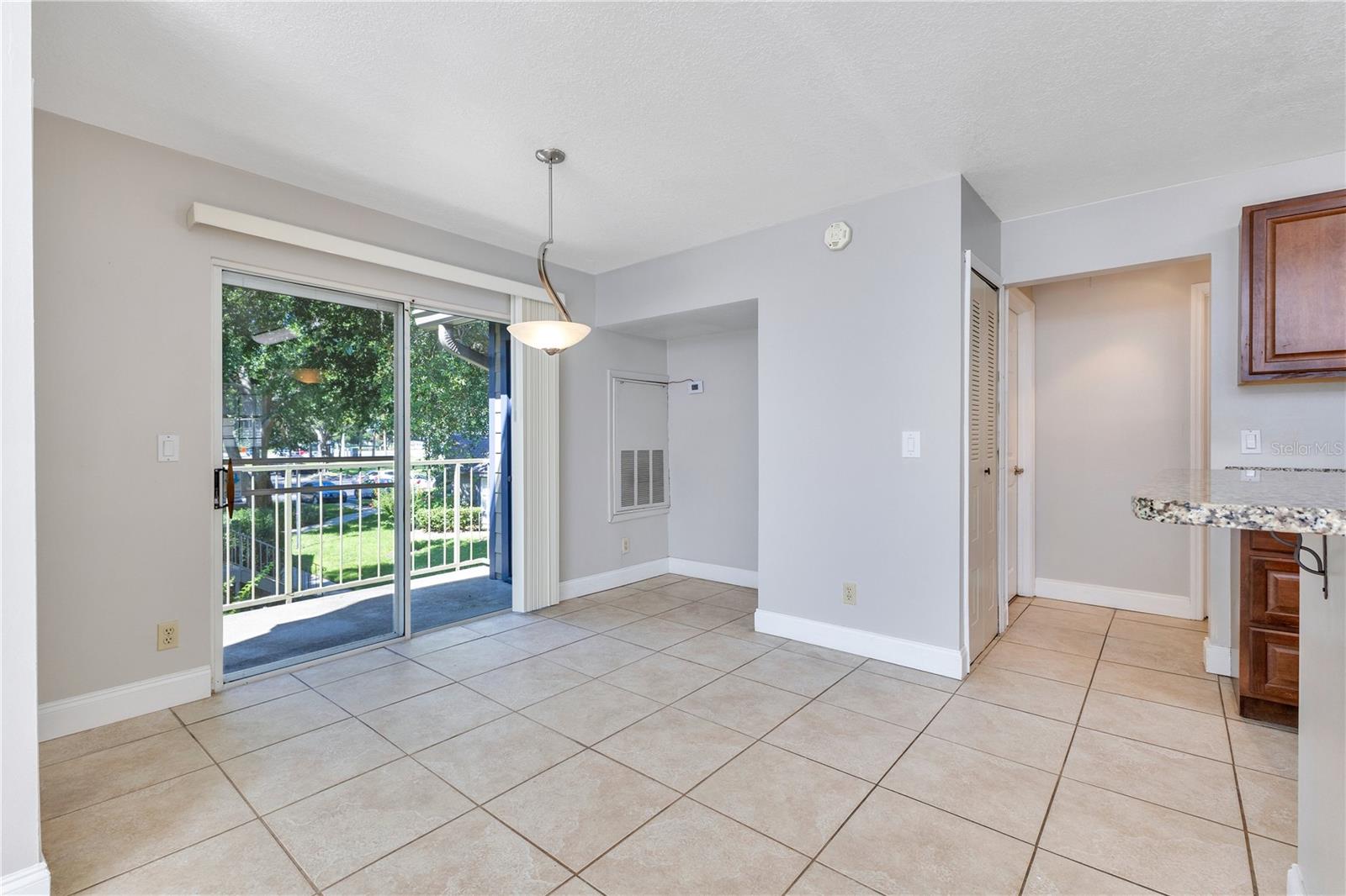 Image 11 of 26 For 955 Forest Ridge Court 203