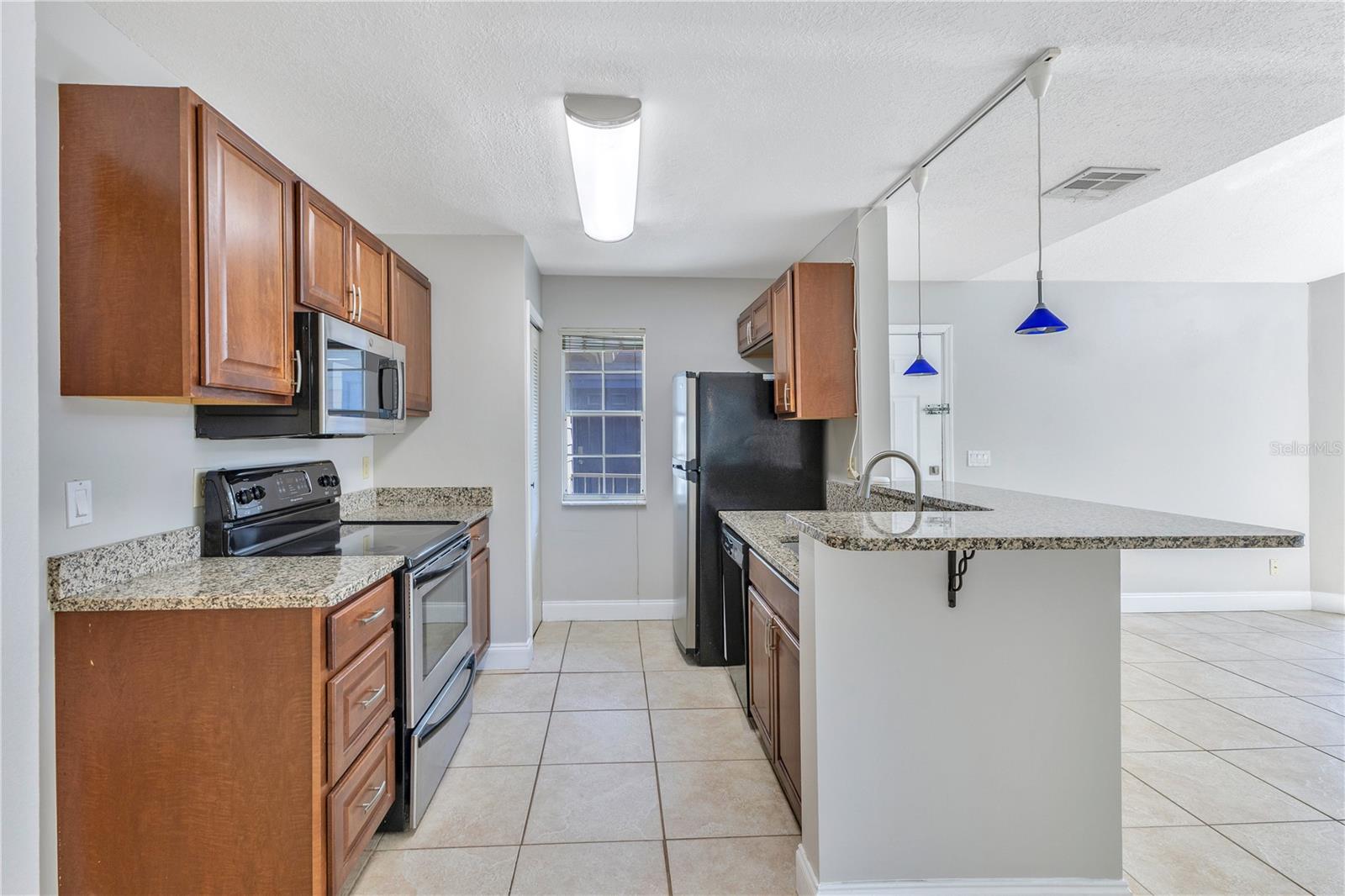 Image 14 of 26 For 955 Forest Ridge Court 203