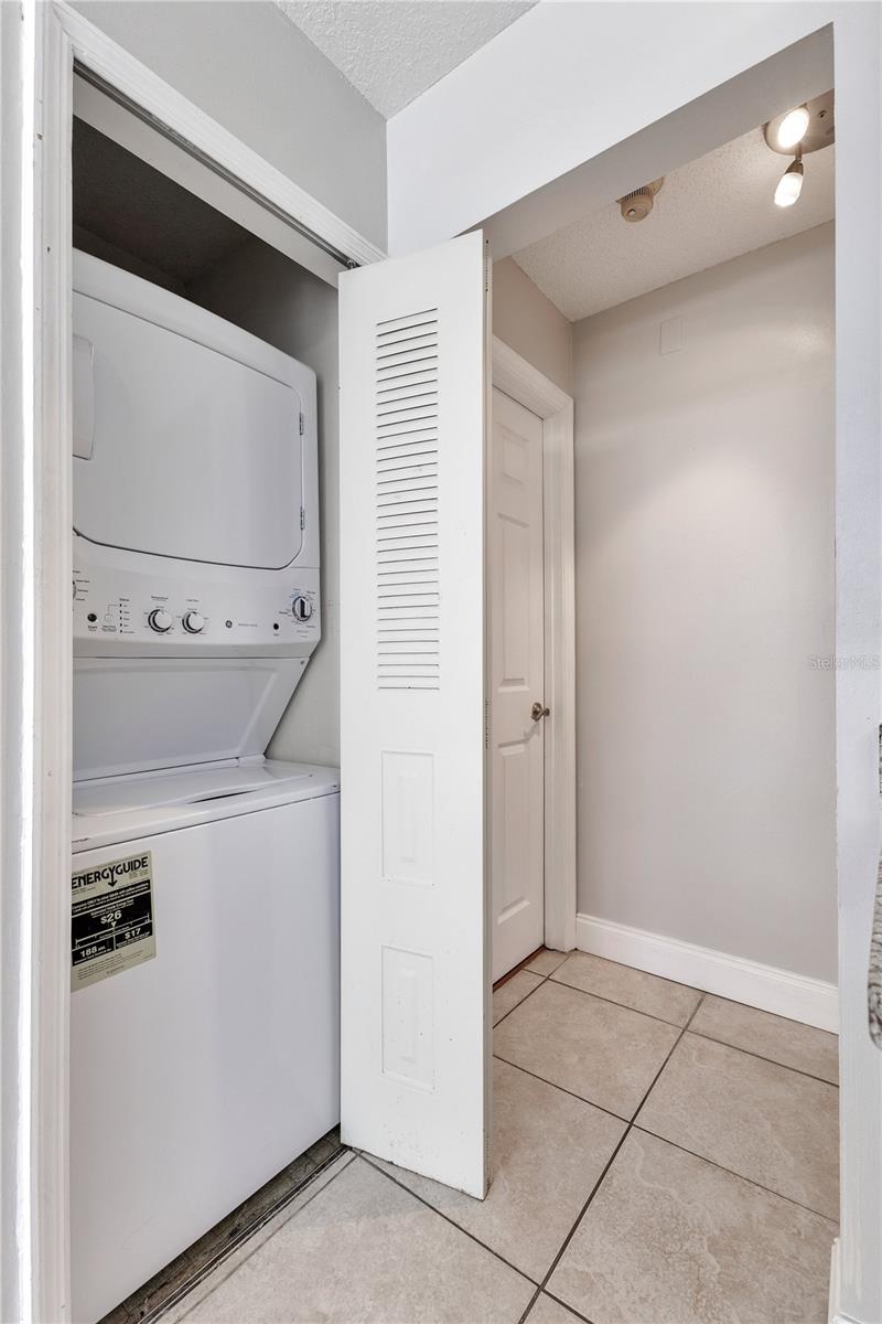 Image 21 of 26 For 955 Forest Ridge Court 203
