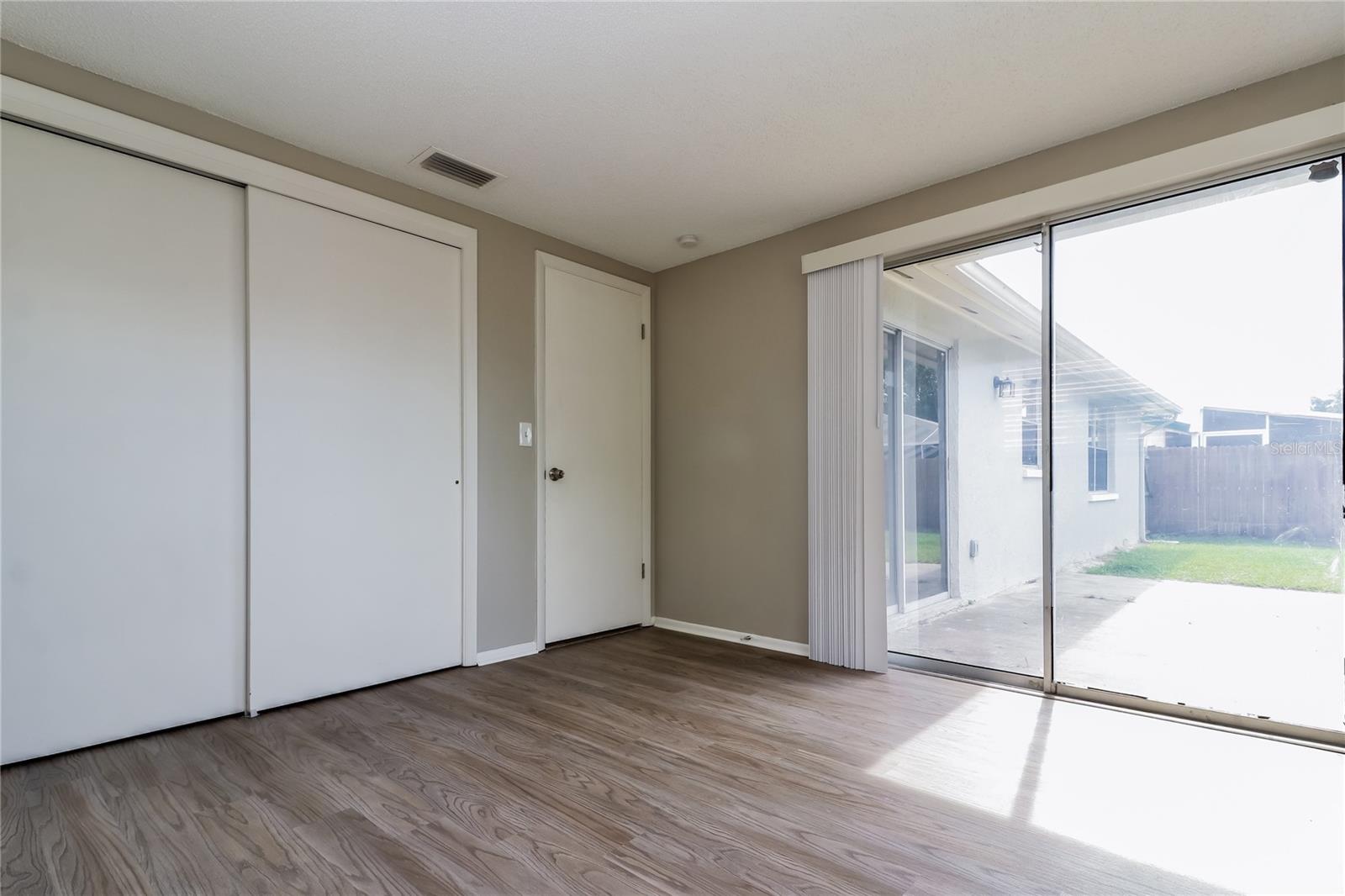 Listing photo id 12 for 7431 Belvedere Terrace