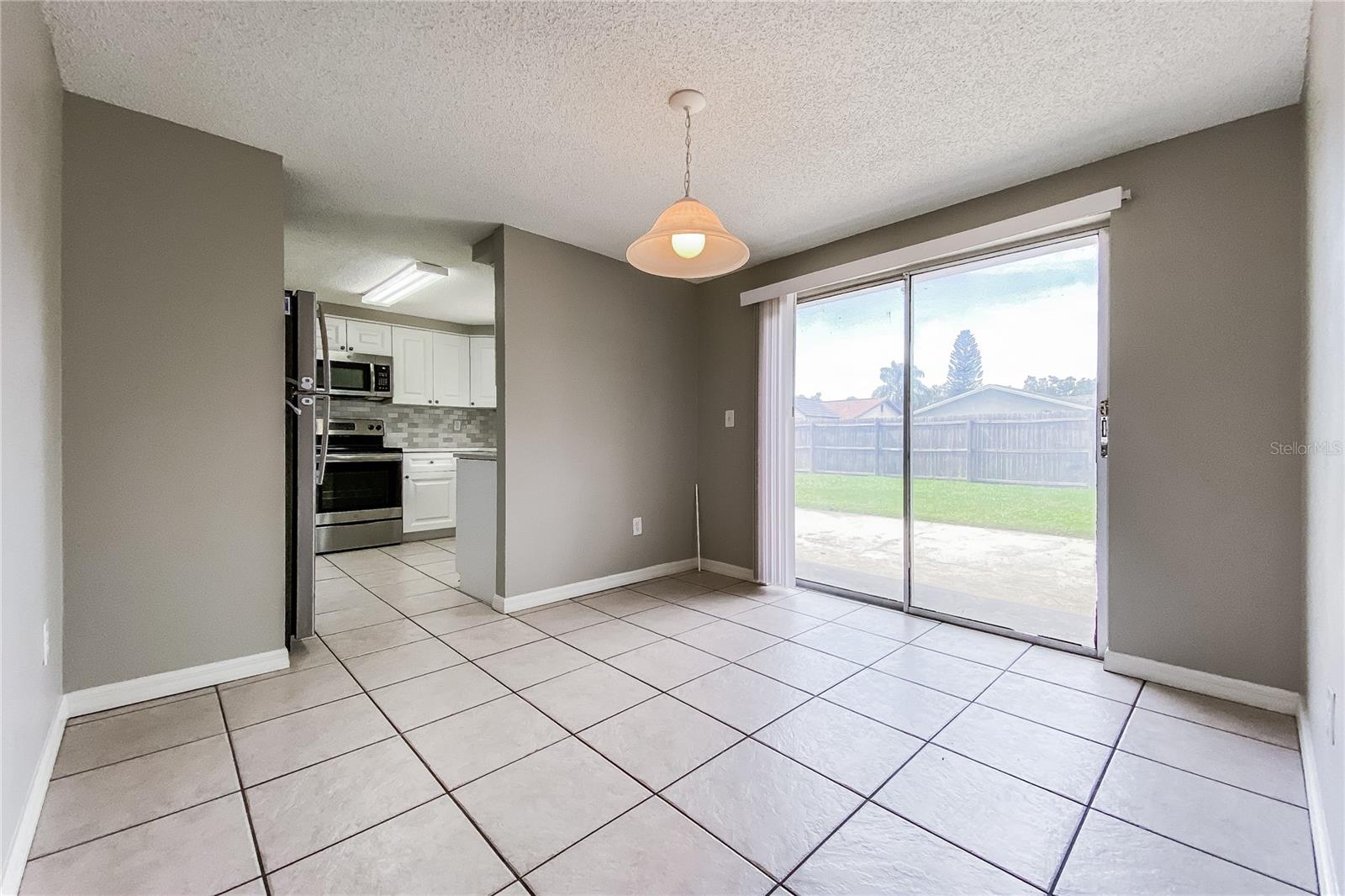 Listing photo id 3 for 7431 Belvedere Terrace
