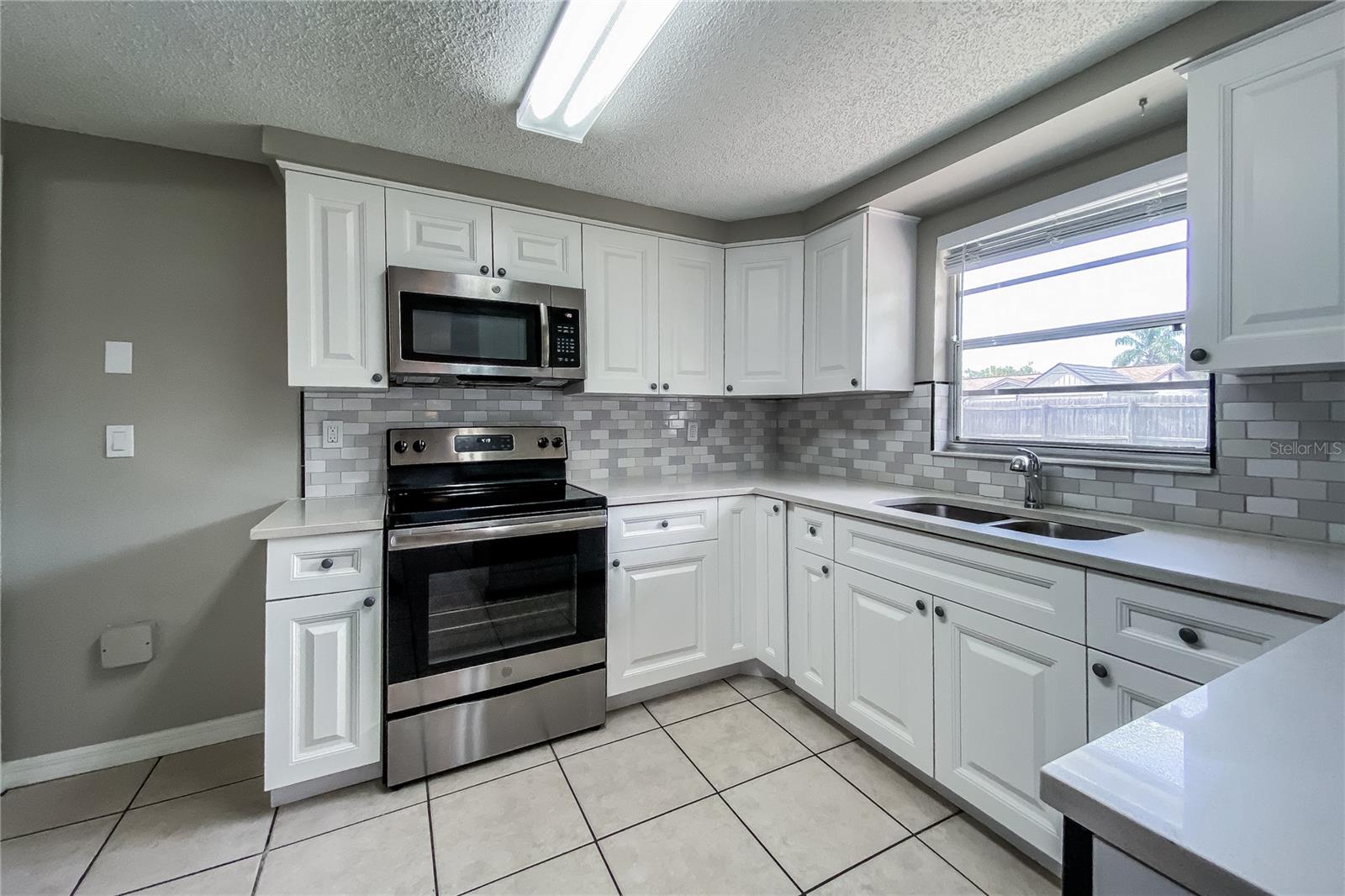 Listing photo id 5 for 7431 Belvedere Terrace