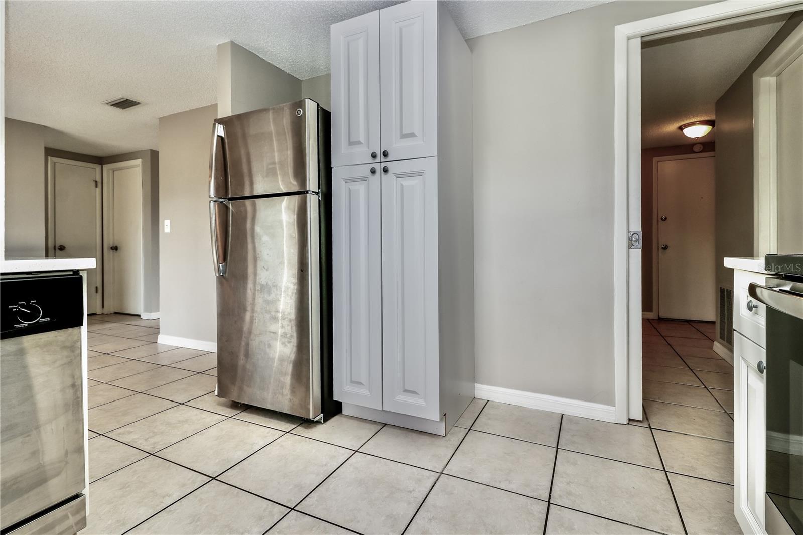 Listing photo id 6 for 7431 Belvedere Terrace