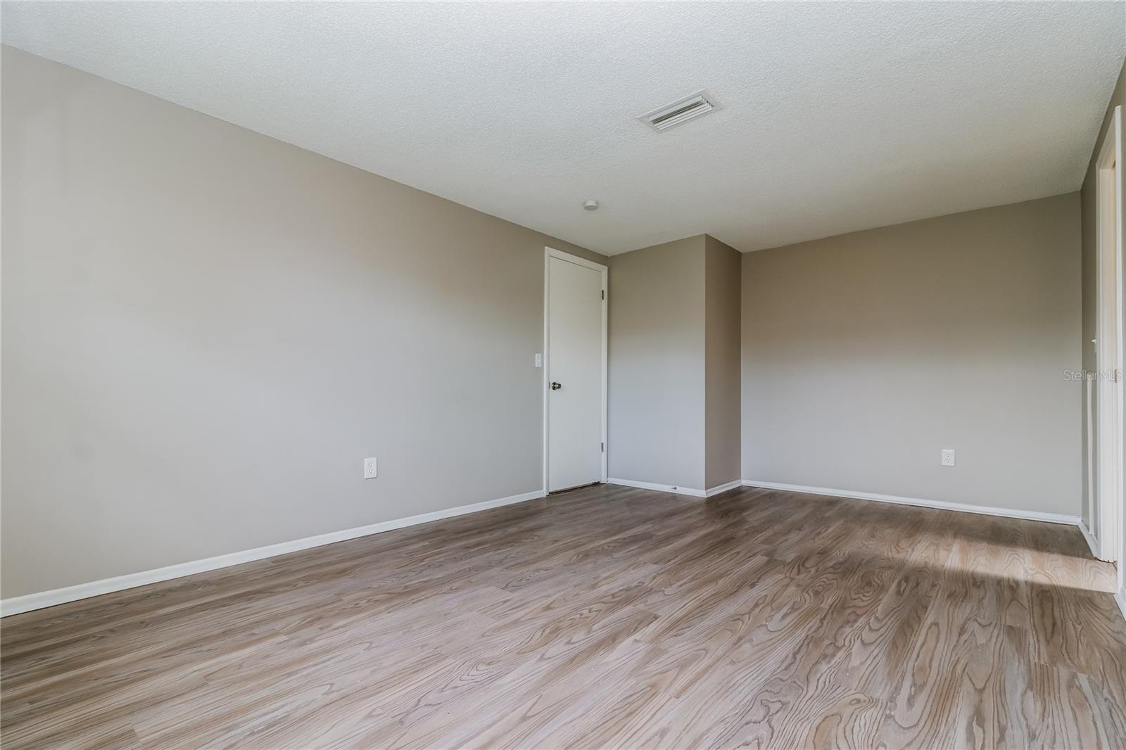 Listing photo id 7 for 7431 Belvedere Terrace