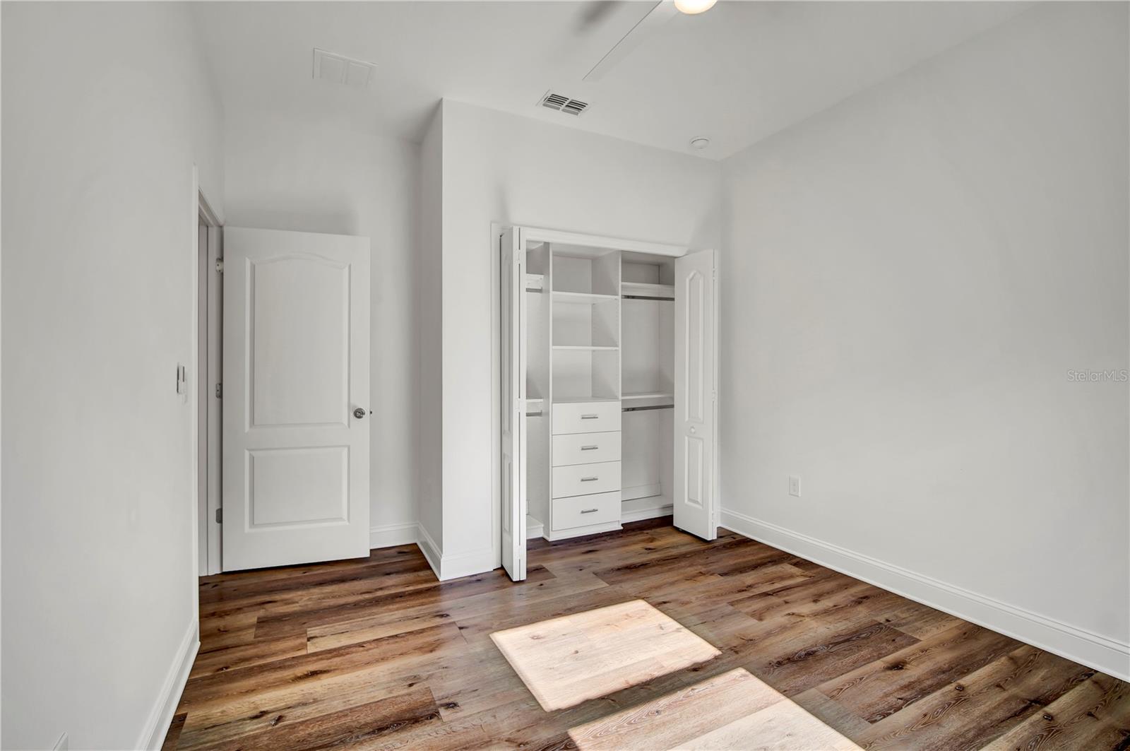 Image 14 of 33 For 15539 Murcott Blossom Boulevard