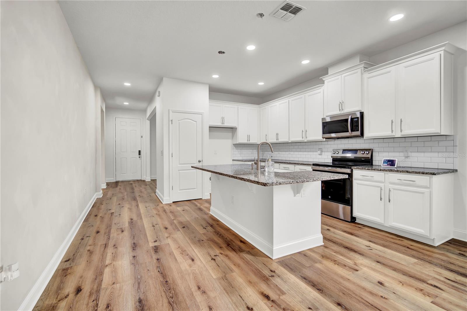 Image 18 of 33 For 15539 Murcott Blossom Boulevard