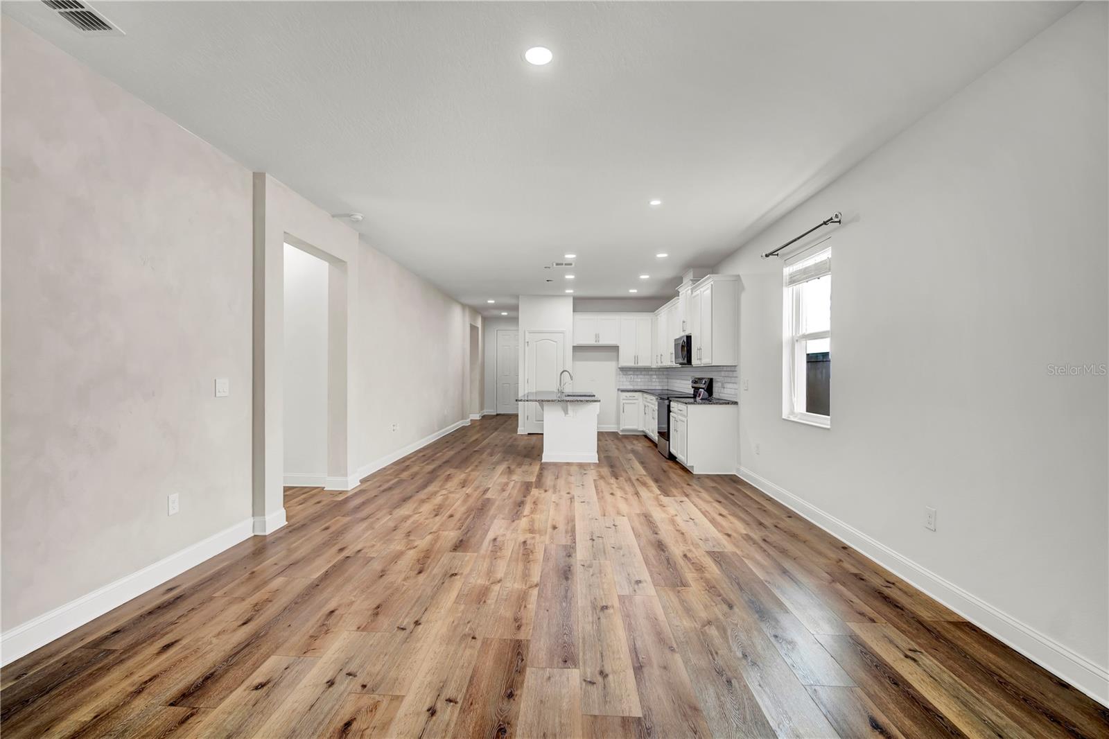 Image 19 of 33 For 15539 Murcott Blossom Boulevard