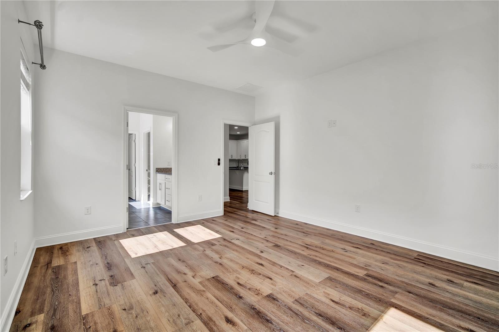 Image 23 of 33 For 15539 Murcott Blossom Boulevard