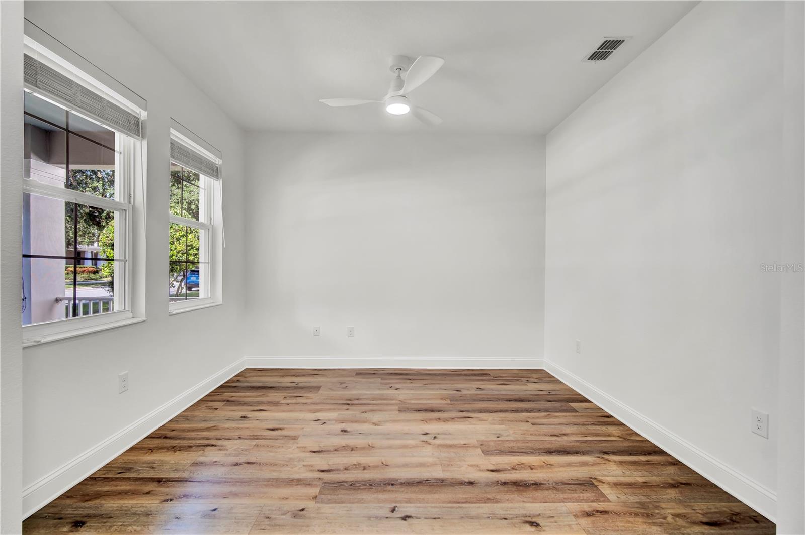Image 8 of 33 For 15539 Murcott Blossom Boulevard