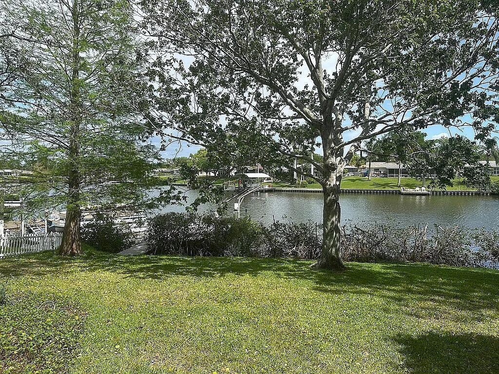 Image 7 of 38 For 563 Gershwin Drive