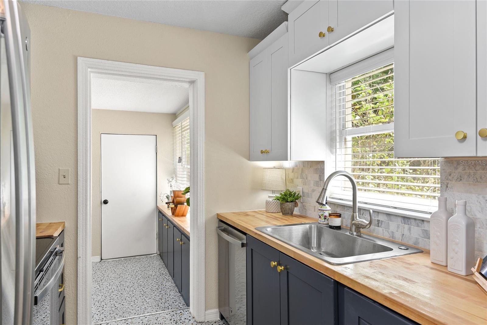 Image 11 of 38 For 1037 Virginia Avenue