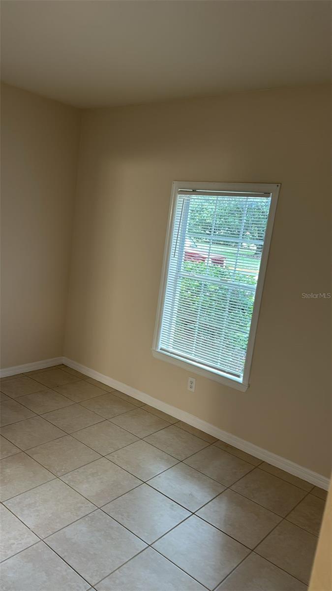 Listing photo id 8 for 3599 Conroy Road 911