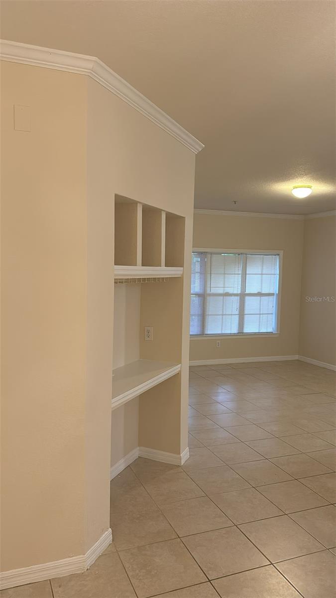 Listing photo id 9 for 3599 Conroy Road 911