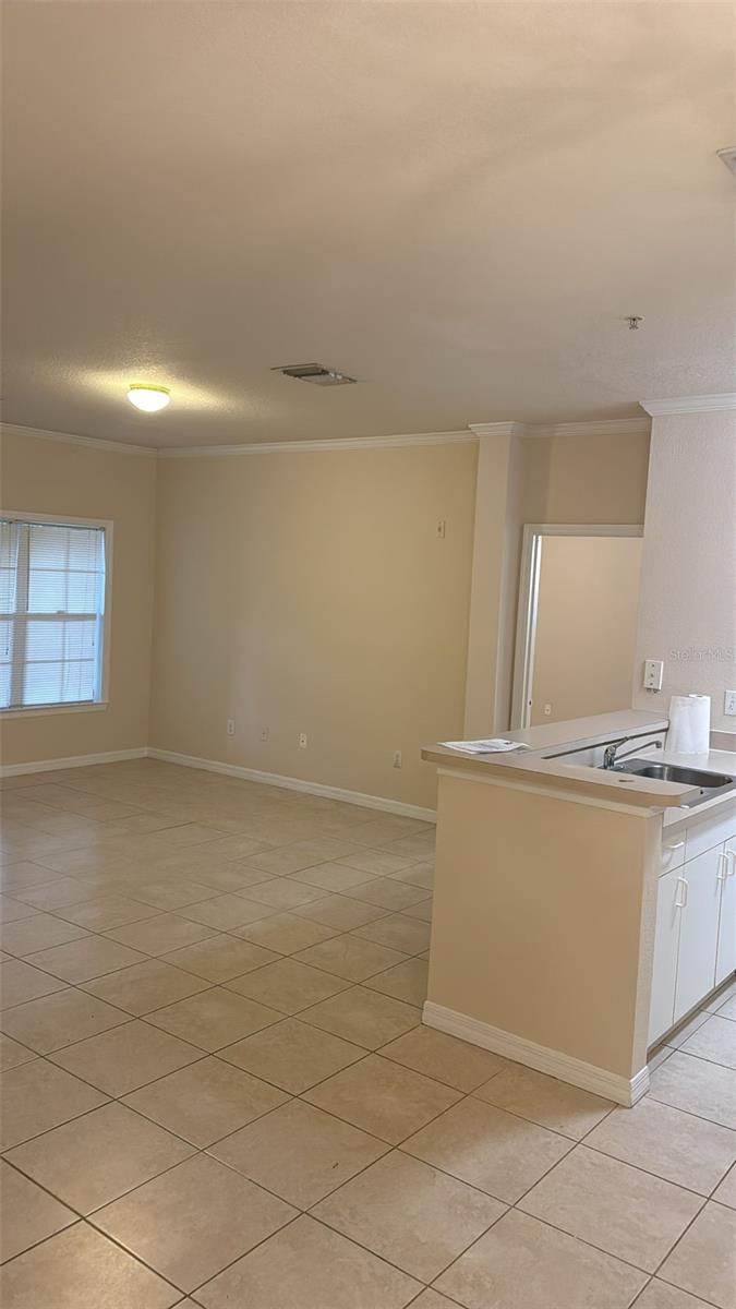 Listing photo id 10 for 3599 Conroy Road 911
