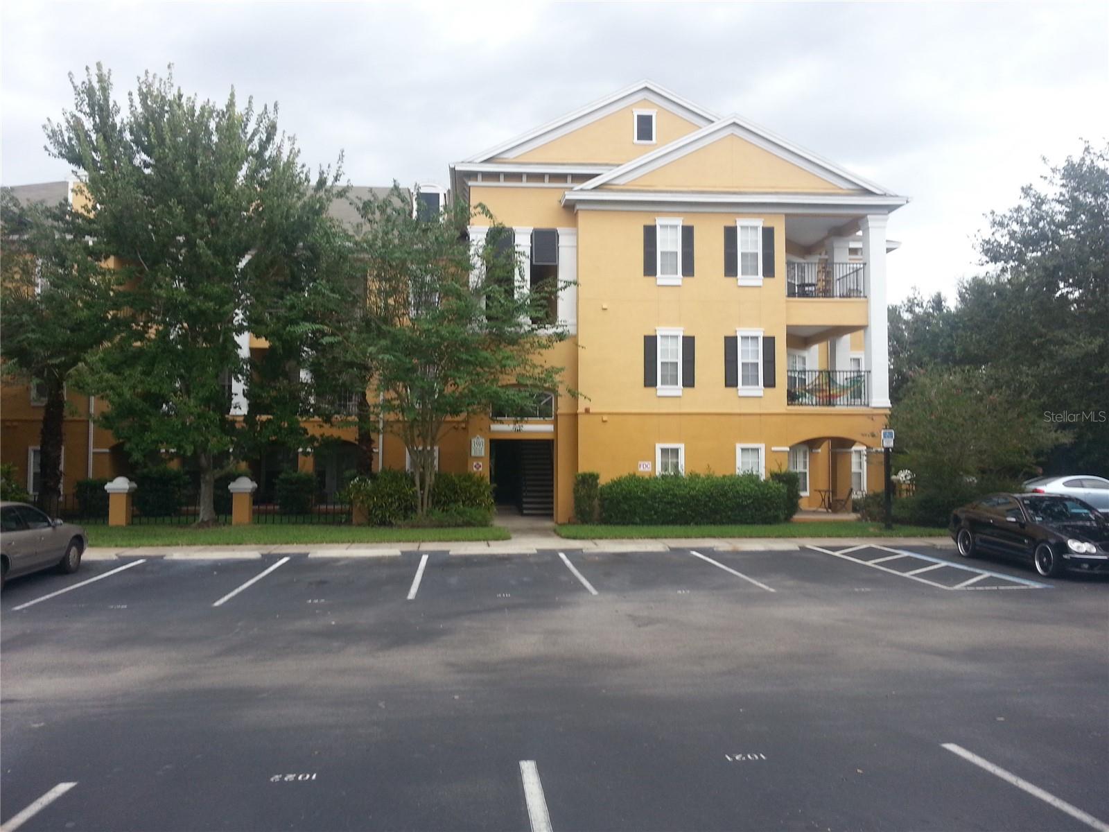 Listing photo id 1 for 3599 Conroy Road 911