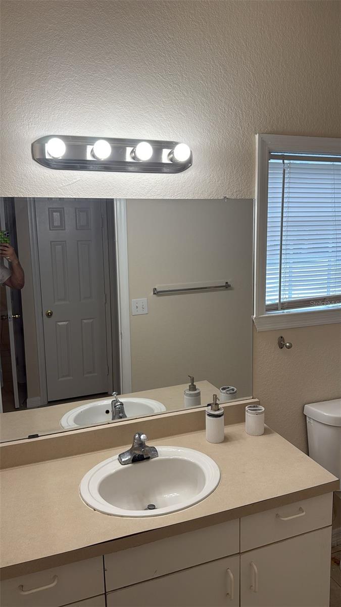 Listing photo id 3 for 3599 Conroy Road 911