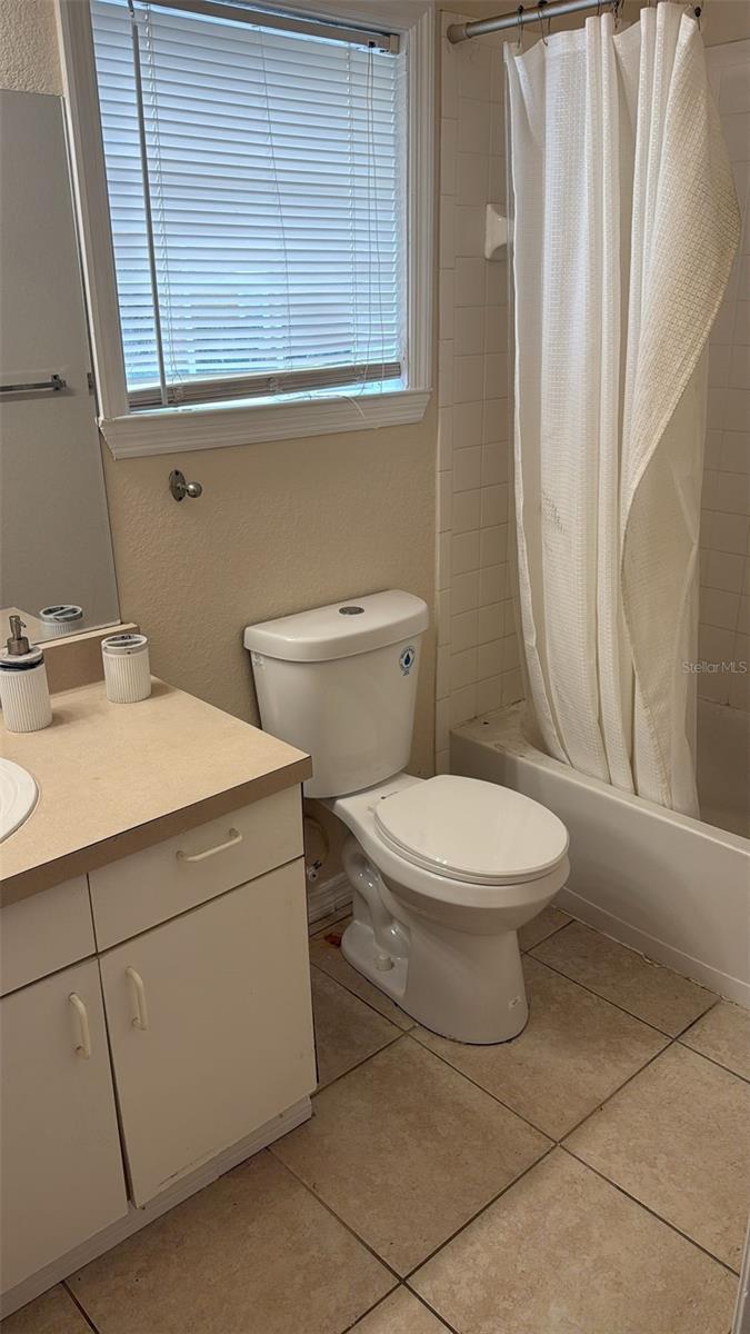 Listing photo id 4 for 3599 Conroy Road 911