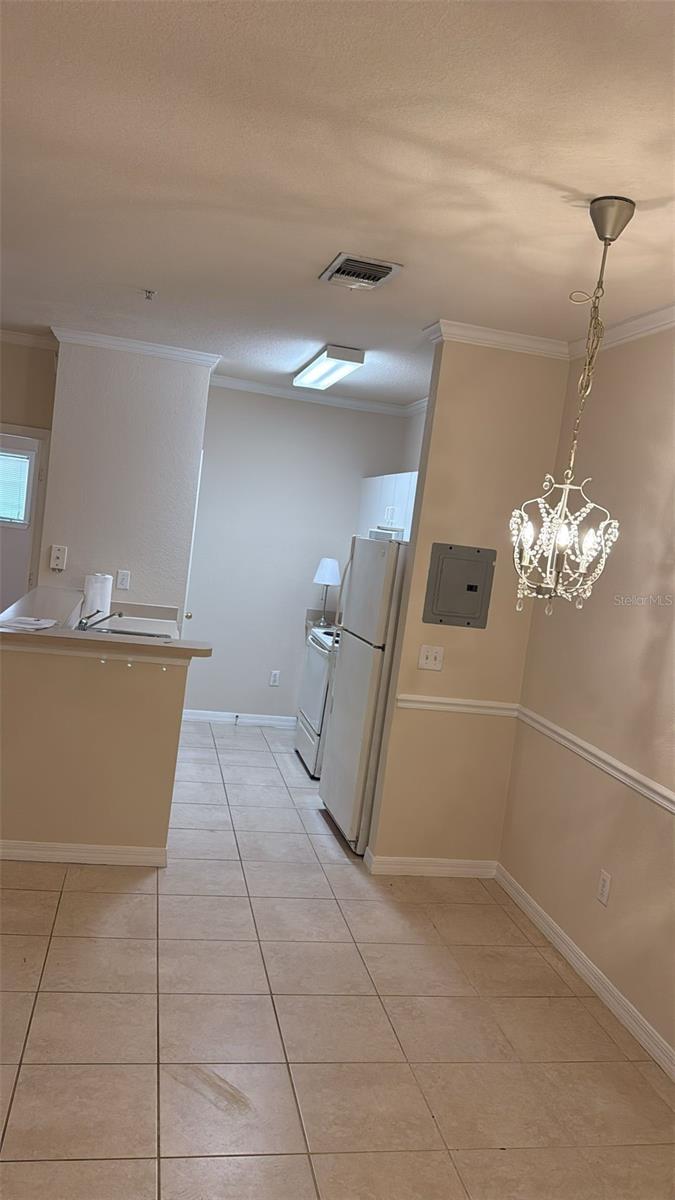 Listing photo id 7 for 3599 Conroy Road 911