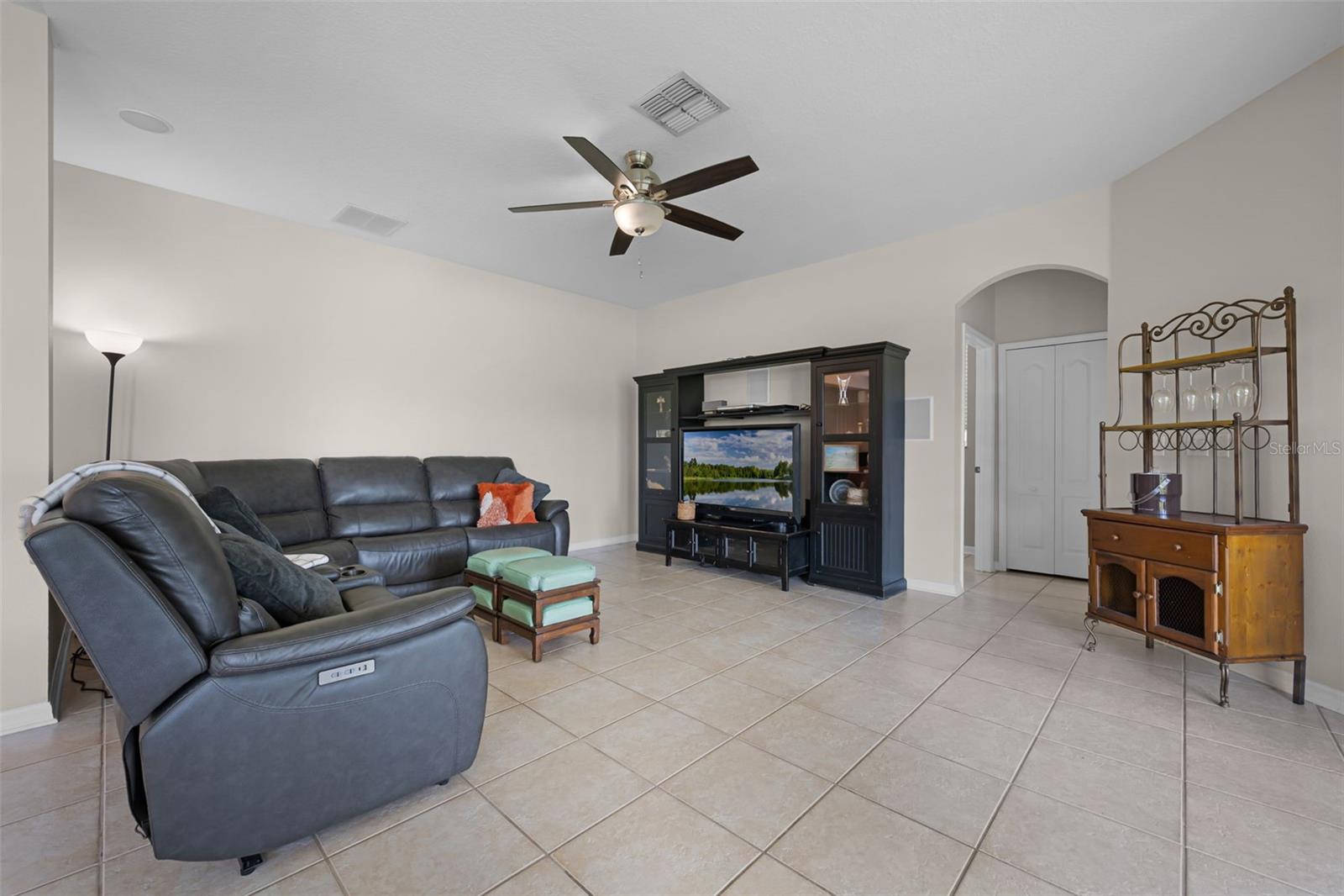 Image 10 of 38 For 615 Groves End Lane