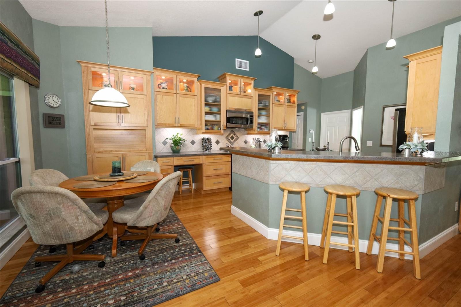 Image 11 of 54 For 1010 Pinehurst Court