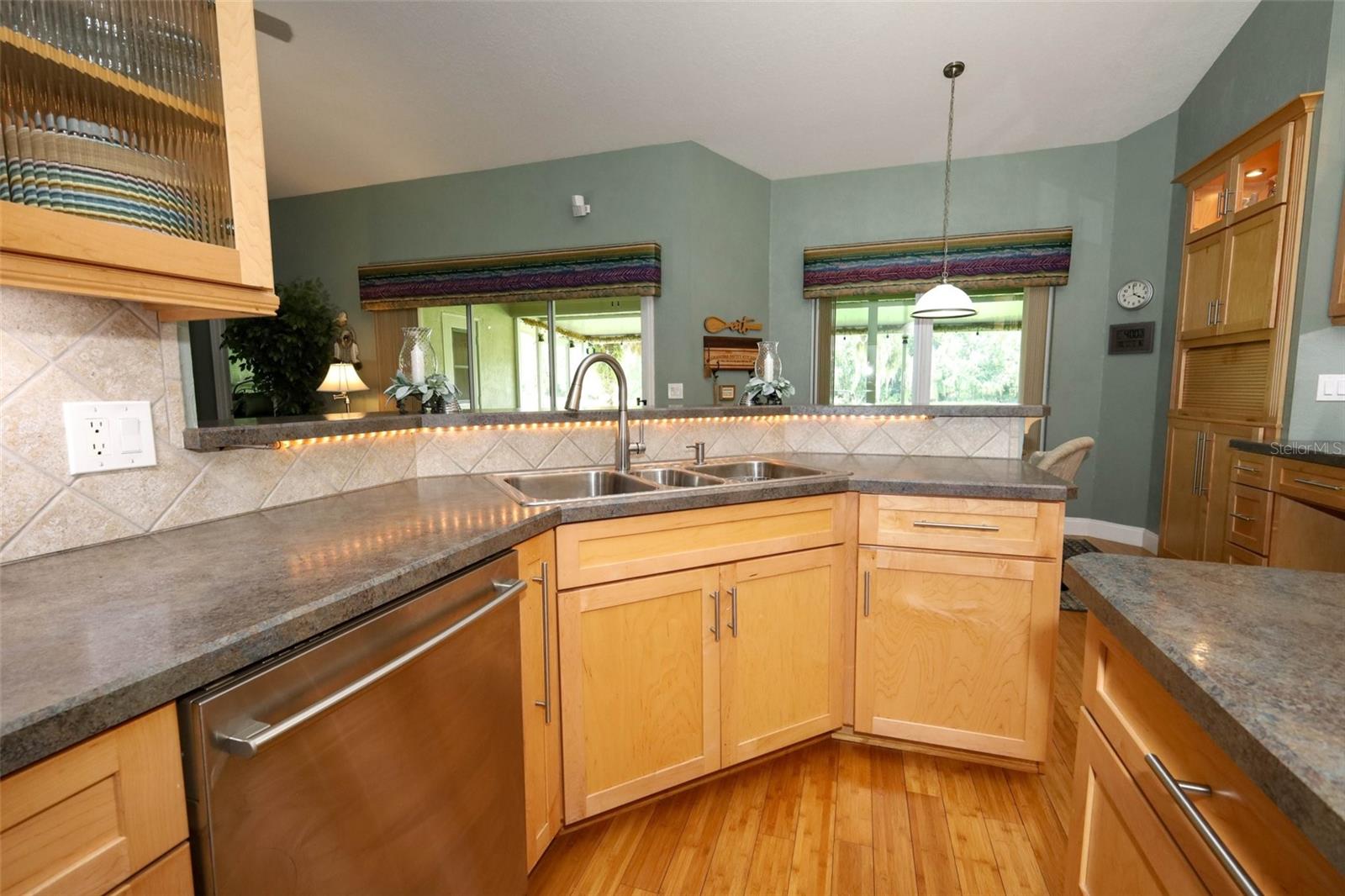 Image 15 of 54 For 1010 Pinehurst Court